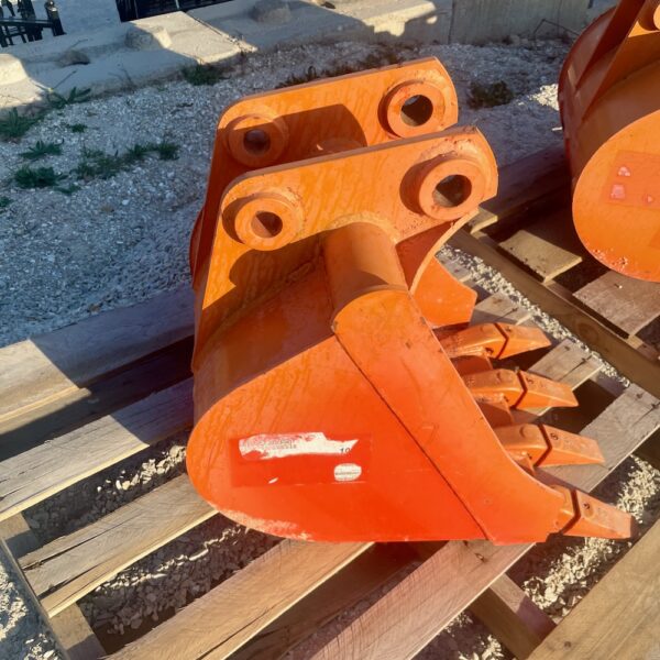 Kubota Backhoe Trenching Bucket W/ 4 Teeth - Image 2